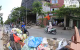 Hà Nội: Nắng nóng, rác thải sinh hoạt đổ đống bốc mùi trên đường Vũ Tông Phan 