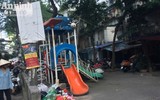 Cận cảnh các sân chơi trẻ em bị người lớn 