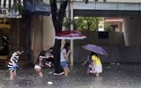 Hà Nội tiếp tục ngập nặng sau mưa lớn liên tục