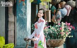 Ngắm nữ sinh dân tộc Thái dịu dàng trong tà áo dài truyền thống