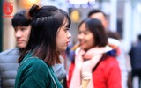 Giới trẻ Hà Nội thích thú thưởng thức kem giữa mùa đông