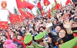 Biển người chào đón những người hùng U23 Việt Nam ở Hà Nội