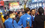 Chen chân mua vàng ngày vía Thần Tài ở Hà Nội