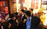 Chen chân mua vàng ngày vía Thần Tài ở Hà Nội