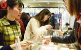Chen chân mua vàng ngày vía Thần Tài ở Hà Nội