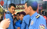Chen chân mua vàng ngày vía Thần Tài ở Hà Nội