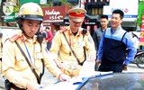 CSGT Hà Nội lập biên bản xử lý nghiêm các phương tiện vi phạm