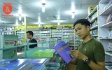Hà Nội: Phụ huynh chật vật tìm mua sách giáo khoa đầu cấp