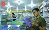 Hà Nội: Phụ huynh chật vật tìm mua sách giáo khoa đầu cấp