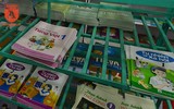 Hà Nội: Phụ huynh chật vật tìm mua sách giáo khoa đầu cấp