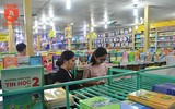 Hà Nội: Phụ huynh chật vật tìm mua sách giáo khoa đầu cấp
