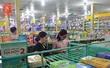 Hà Nội: Phụ huynh chật vật tìm mua sách giáo khoa đầu cấp