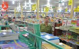Hà Nội: Phụ huynh chật vật tìm mua sách giáo khoa đầu cấp