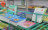 Hà Nội: Phụ huynh chật vật tìm mua sách giáo khoa đầu cấp
