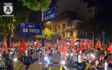 Công an Hà Nội trắng đêm trên đường cùng người hâm mộ bóng đá