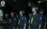 Công an Hà Nội trắng đêm trên đường cùng người hâm mộ bóng đá