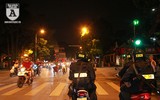 Công an Hà Nội trắng đêm trên đường cùng người hâm mộ bóng đá