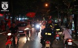 Công an Hà Nội trắng đêm trên đường cùng người hâm mộ bóng đá