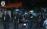 Công an Hà Nội trắng đêm trên đường cùng người hâm mộ bóng đá