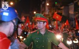 Công an Hà Nội trắng đêm trên đường cùng người hâm mộ bóng đá