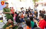 Cảnh sát Cơ động vui Tết Trung thu cùng trẻ em mồ côi