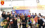 Cảnh sát Cơ động vui Tết Trung thu cùng trẻ em mồ côi