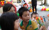 Cảnh sát Cơ động vui Tết Trung thu cùng trẻ em mồ côi