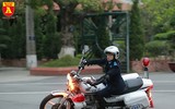 Xem nữ sinh Học viện Cảnh sát trổ tài điều khiển xe phân khối lớn