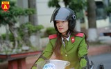 Xem nữ sinh Học viện Cảnh sát trổ tài điều khiển xe phân khối lớn