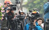 Đông đảo phóng viên quốc tế đưa tin sự kiện Chủ tịch Triều Tiên Kim Jong-un đến Hà Nội