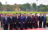 Đại biểu Quốc hội viếng Chủ tịch Hồ Chí Minh trước khai mạc Kỳ họp thứ 7 Quốc hội khóa XIV