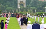 Đại biểu Quốc hội viếng Chủ tịch Hồ Chí Minh trước khai mạc Kỳ họp thứ 7 Quốc hội khóa XIV