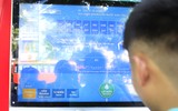 Người dân Hà Nội hào hứng sử dụng máy lọc nước thông minh nơi công cộng