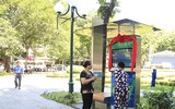 Người dân Hà Nội hào hứng sử dụng máy lọc nước thông minh nơi công cộng
