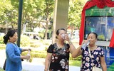 Người dân Hà Nội hào hứng sử dụng máy lọc nước thông minh nơi công cộng