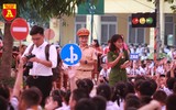 Học sinh Hà Nội thích thú khi được thực hành kiến thức an toàn giao thông