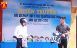 Học sinh Hà Nội thích thú khi được thực hành kiến thức an toàn giao thông