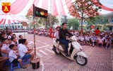 Học sinh Hà Nội thích thú khi được thực hành kiến thức an toàn giao thông