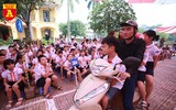 Học sinh Hà Nội thích thú khi được thực hành kiến thức an toàn giao thông