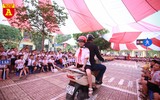 Học sinh Hà Nội thích thú khi được thực hành kiến thức an toàn giao thông