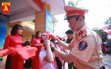 Học sinh Hà Nội thích thú khi được thực hành kiến thức an toàn giao thông