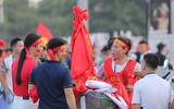 Cổ động viên cực nhiệt tại sân vận động Mỹ Đình
