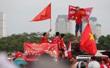 Cổ động viên cực nhiệt tại sân vận động Mỹ Đình