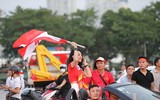 Cổ động viên cực nhiệt tại sân vận động Mỹ Đình