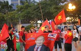 Cổ động viên cực nhiệt tại sân vận động Mỹ Đình