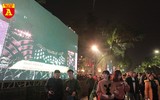 Biển người đổ về Hồ Gươm hân hoan đón năm mới 2020