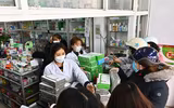 Nhiều nơi tranh thủ tăng giá, nhưng vẫn có điểm phát miễn phí khẩu trang