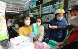 Nhiều nơi tranh thủ tăng giá, nhưng vẫn có điểm phát miễn phí khẩu trang