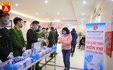 Lan tỏa tinh thần tặng khẩu trang vì cộng đồng trong lực lượng Công an