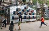 Con đường nghệ thuật bằng... rác thải